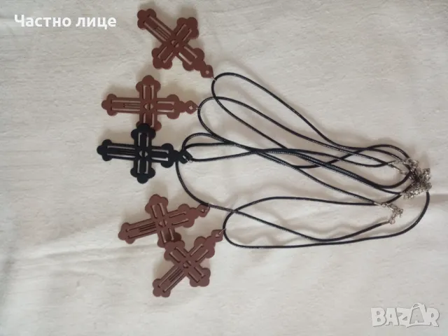 Медальони дървени кръстове 5бр.,1бр.-1лв.