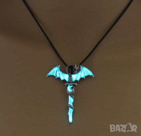 Светещ в тъмното Дракон увит около меч House of the Dragon (🏡🐲) колие с кожен синджир., снимка 3 - Колиета, медальони, синджири - 27379315