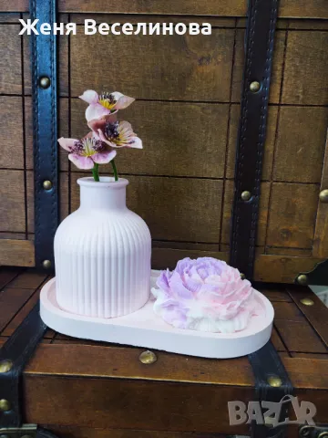 Комплект ваза с цветя и свещ цветя