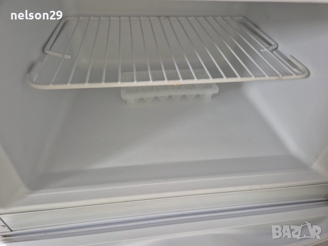 Хладилник с горна камера Indesit RAA 24N, снимка 4 - Хладилници - 53389778