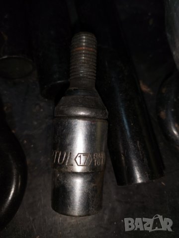 Ключ за гуми 17, снимка 2 - Ключове - 35231181