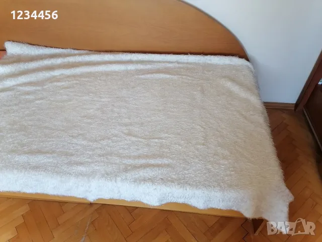 Бял китеник 200/130 см. - 35 лв.