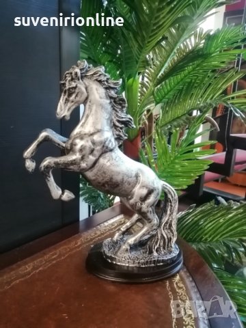 Декоративна статуетка кон, снимка 1 - Статуетки - 37992546