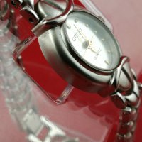 Часовник Gucci Quartz, снимка 2 - Дамски - 17678624