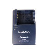 Оригинално зарядно Panasonic Lumix DE-A46, снимка 2 - Батерии, зарядни - 40351476