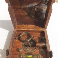 Секстант с компас в дървена кутия, снимка 1 - Морски сувенири - 43258511