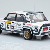 ВАЗ 2105 ЛАДА VFTS Rally 1000 Lakes 1984 - мащаб 1:18 на IXO моделът е нов в PVC дисплей-кейс, снимка 5 - Колекции - 42920203