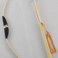 Сувенирен лък - с 3 стрели - залепващи, снимка 1 - Други - 32411364