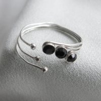 Стар виетнамски сребърен пръстен с три шлифовани индошинита/тектити/, снимка 4 - Пръстени - 39335339