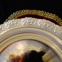 Месингова чиния с релефни рози 19 см. , снимка 2 - Антикварни и старинни предмети - 37997198