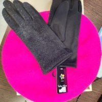 Нова розова шапка, барета, черни ръкавици, снимка 1 - Шапки - 43183216