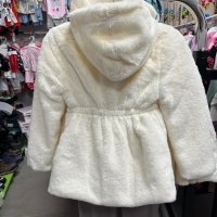 Пухено палтенце , снимка 2 - Детски якета и елеци - 43901474