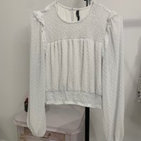 Блуза в размер M-L, снимка 1 - Блузи с дълъг ръкав и пуловери - 44096824