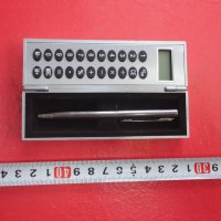 Страхотен комплект калкулатор с химикал , снимка 1 - Ученически пособия, канцеларски материали - 43969664