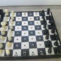 Стар бакелитен пътен шах Москва, снимка 5 - Други спортове - 37223150