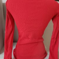 Дамско червено ново поло с интересен дизайн, материя рипс, снимка 2 - Блузи с дълъг ръкав и пуловери - 43178991