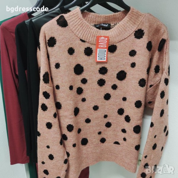 Пуловер точки 🖤, снимка 1
