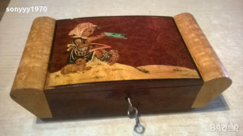 красива кутия с ключ-фурнир и лак-внос швеицария-24х13х7см, снимка 1