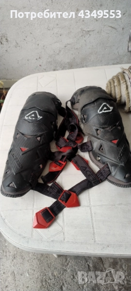 Продавам ризница и наколенки Ацербис , снимка 1