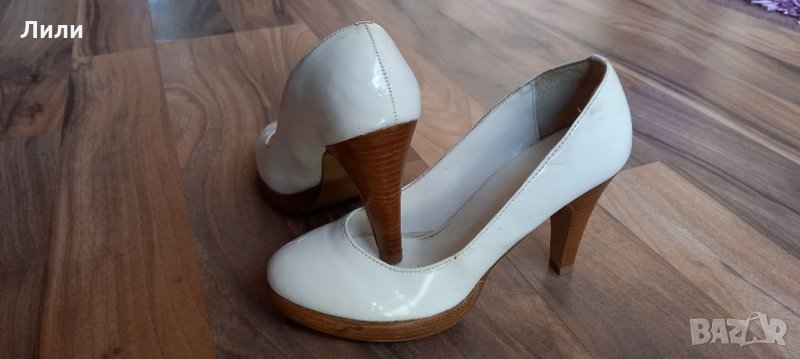 Бели лачени обувки на висок ток , снимка 1