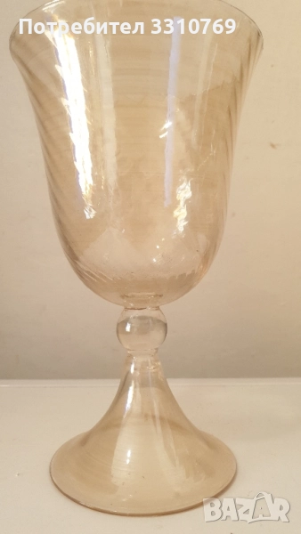 Красива стъклена ваза на столче. , снимка 1