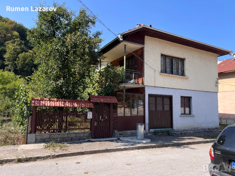 Продавам тухлена двуетажна къща., снимка 1