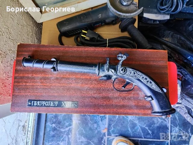 Стар макет на кремъчен пистолет 