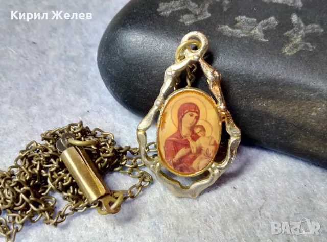 Стара ЗЛАТИСТА ИЗТОЧНОПРАВОСЛАВНА ИКОНКА с МЕСИНГОВА ВЕРИЖКА 48839