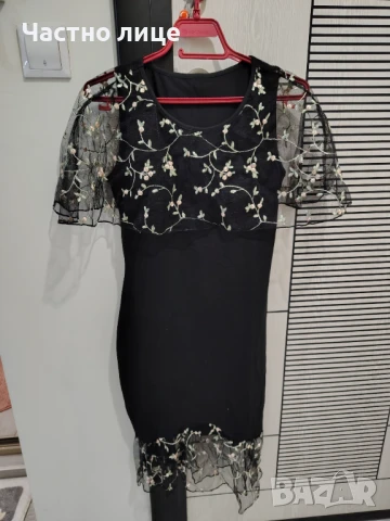 Продавам ластична дамска рокля с тюл размер М, снимка 2 - Рокли - 51285128