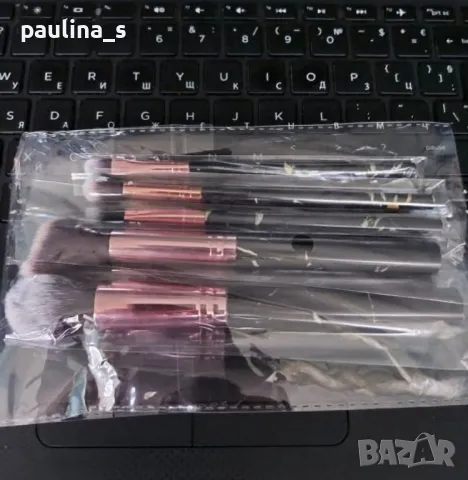 Два различни броя / Комплект от четки за грим в калъф, снимка 7 - Комплекти и лотове - 32859808