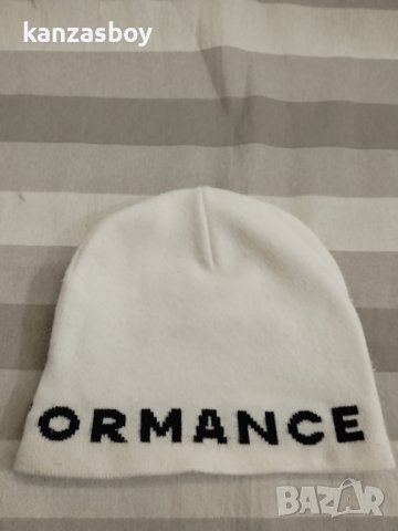 peak performance - страхотна зимна шапка 