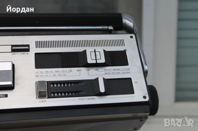 Радиокасетофон ''Philips 584'', снимка 9 - Радиокасетофони, транзистори - 52238117