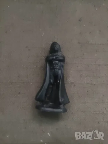 Продавам пластмасова фигурка на Дарт Вейдър  Star Wars , снимка 3 - Фигурки - 48219776