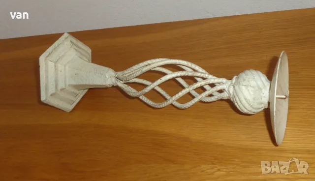 Свещник от лят метал, снимка 4 - Антикварни и старинни предмети - 47730961