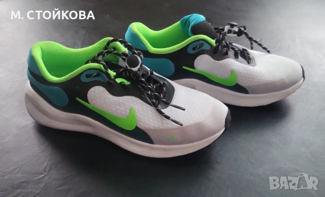 маратонки Nike Revolution 7, снимка 3 - Детски маратонки - 52583956