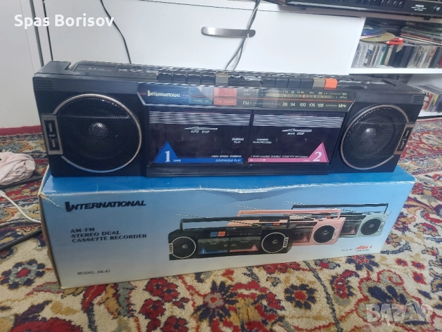 интернационал , снимка 2 - Радиокасетофони, транзистори - 51722355