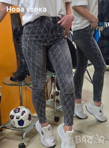 Дамски дънки с блестящи камъчета одпред, снимка 2 - Дънки - 50752097