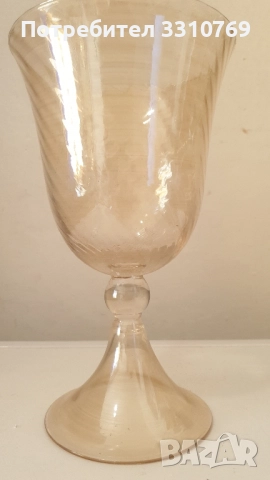 Красива стъклена ваза на столче. , снимка 1