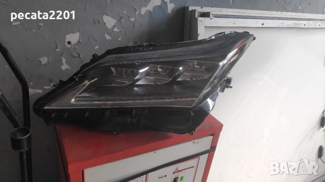 Продавам - оригинален ляв фар за Лексус RX 2020-2023 г