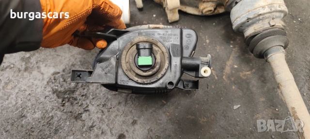 Халоген ляв A 211 820 06 56 Mercedes W211, снимка 2 - Части - 53303861