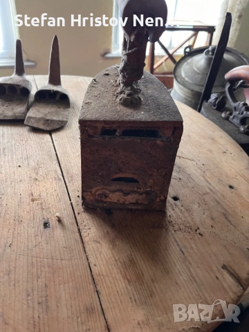 Продавам ютия на въглища реликва. , снимка 3 - Антикварни и старинни предмети - 53249979