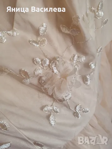 Бежова , телесна рокля с тюл и бродерия , снимка 3 - Рокли - 49940007