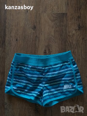 nike - страхотни дамски шорти , снимка 2 - Спортни екипи - 37472966