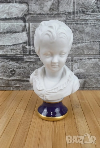 Два бюста на Йохан Себастиан Бах и на момче