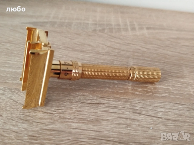 Самобръсначка GILLETE ARISTOCRAT Във 22 м Златно Покритие Чисто Нова не Употребявана 