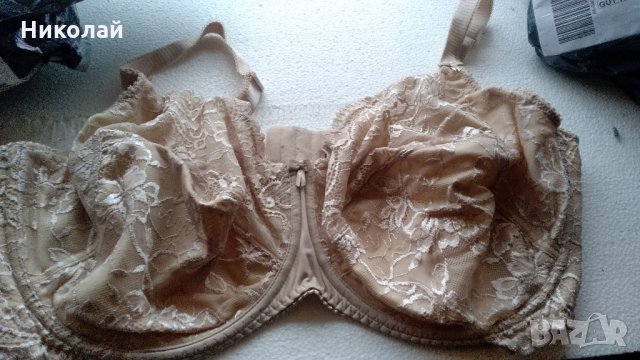 Огромен сутиен размер 100 Н