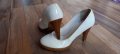 Бели лачени обувки на висок ток , снимка 1 - Дамски обувки на ток - 32730426