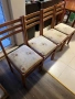 Продавам четири дървени стола за хранене., снимка 1