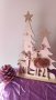 Декоративна дървена коледна украса с декоративна шишарка, снимка 1 - Декорация за дома - 44096643
