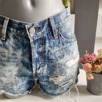 Дамски дънкови къси панталони Levi's, снимка 1 - Къси панталони и бермуди - 33044946